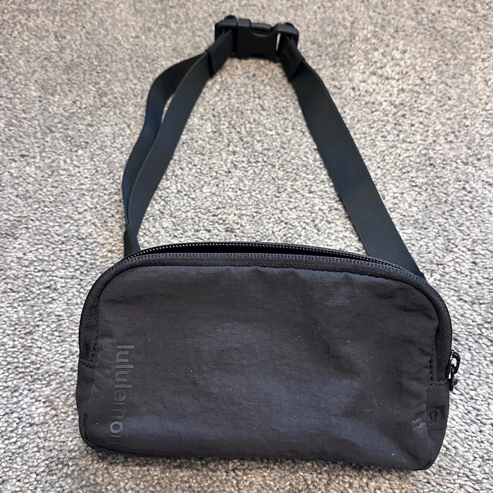 Lululemon youth crossbody